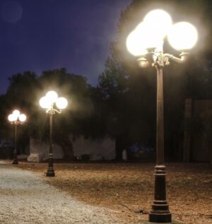 Antique 4 Globe Street Lamp