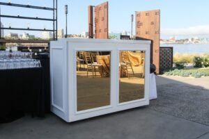 Bar - 5' Blanco White Wooden Bar With Gold Mirror Panels