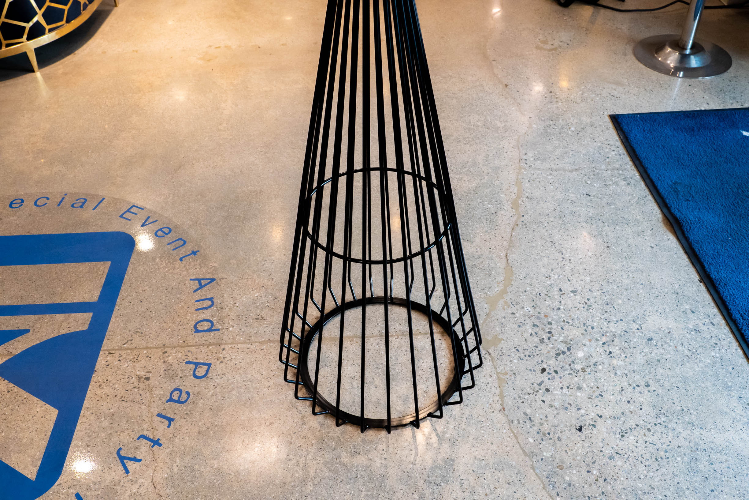 Hawaii Black Metal Table - Image 4